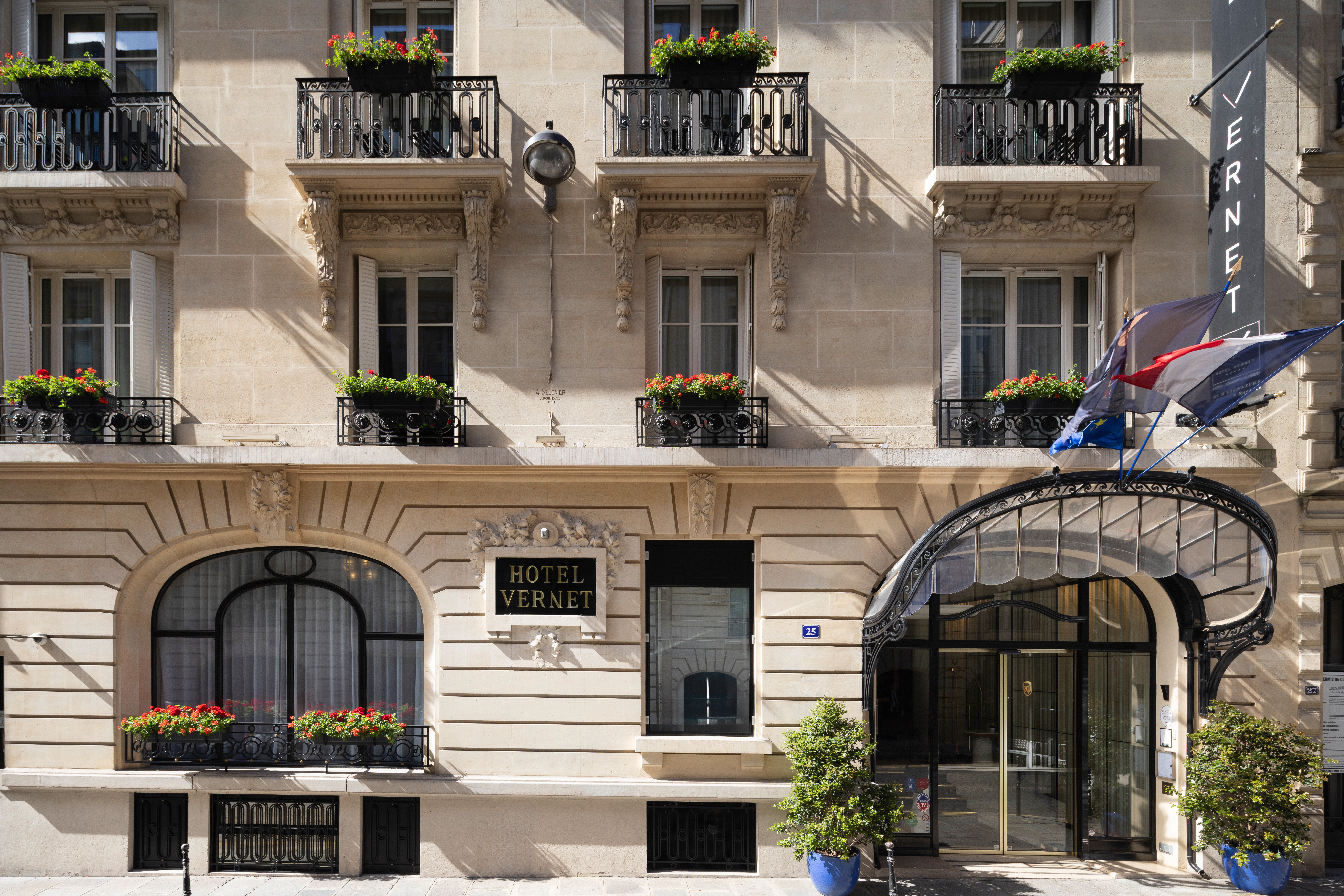 Hotel Vernet in Paris