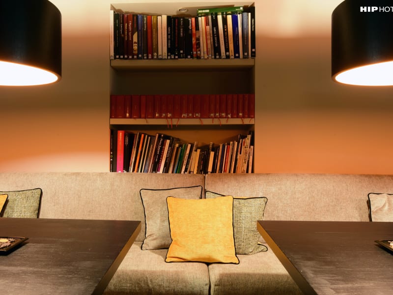 Charming House iQs