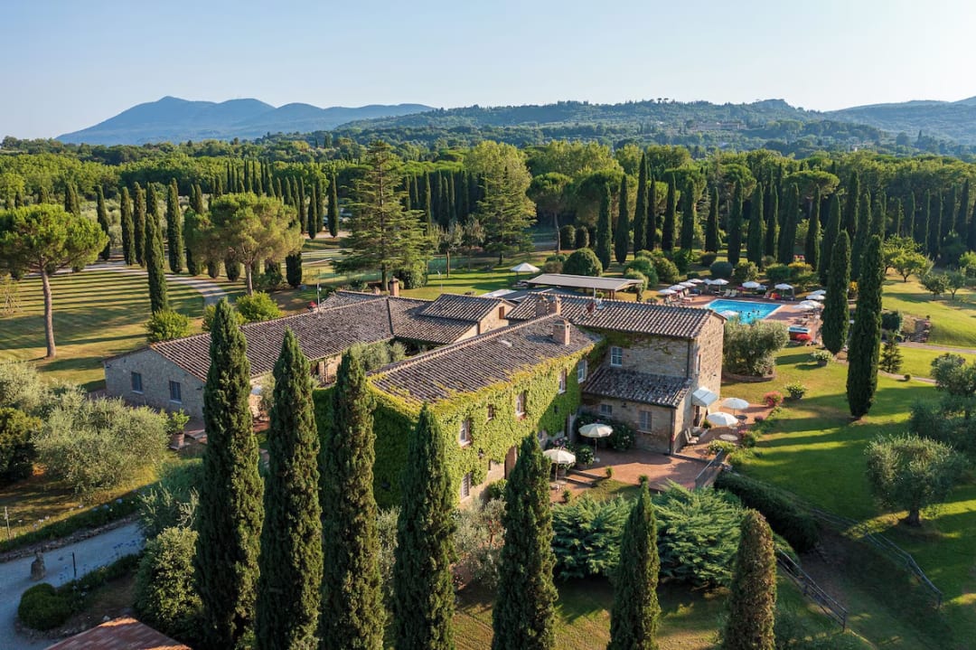 La Sovana estate and pool in the Tuscan countryside