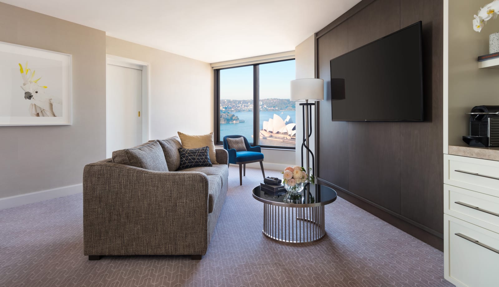 Premier Opera Room 的窗邊座位與歌劇院方向視野