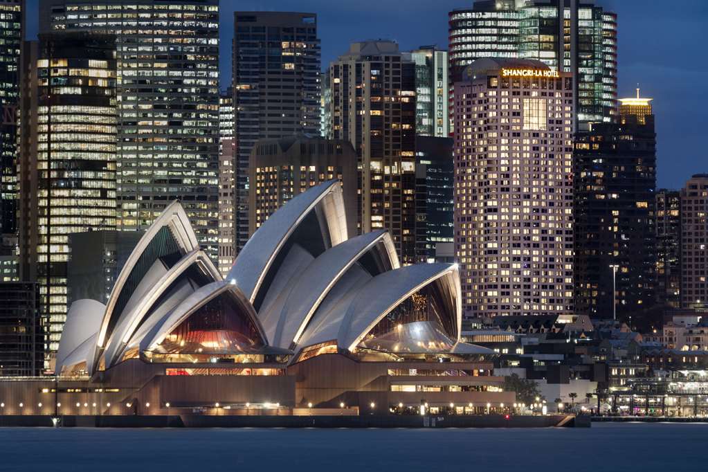 Exterior of Shangri-La Sydney in The Rocks