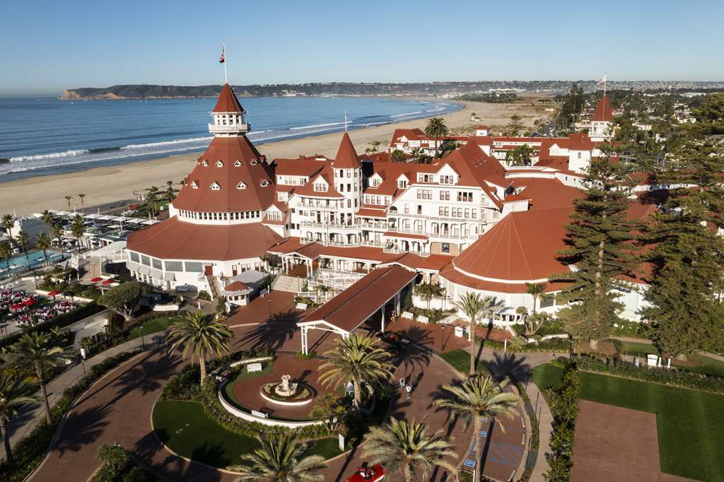 Hotel del Coronado 全區空拍，看得出五個街區的相對位置