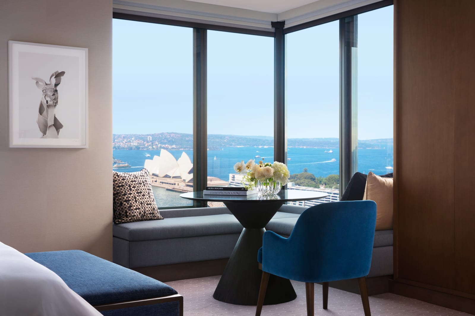 Four Seasons Full Harbour Room，落地窗外是雪梨港與港灣大橋