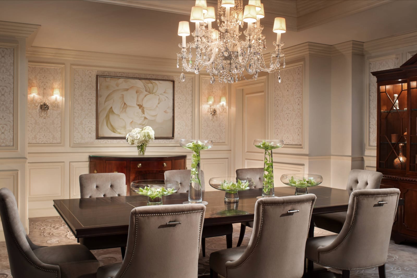 The dining room of the Ritz-Carlton Suite