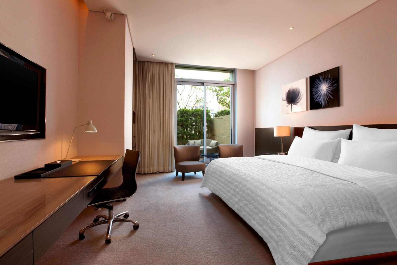 A Deluxe guest room at Le Meridien Taipei